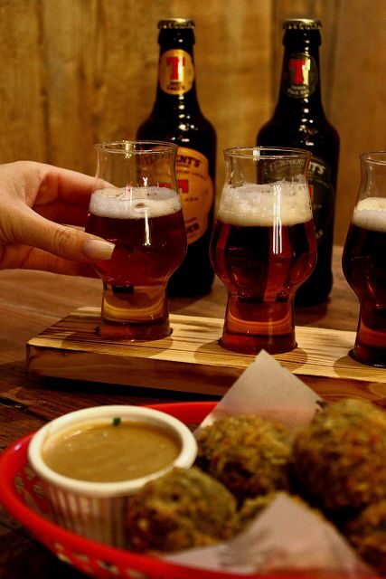 Glasgow: Beer Flight with a Haggis Taster in a Glasgow pub - Host, atmosphere, and why conversation is part of the deal