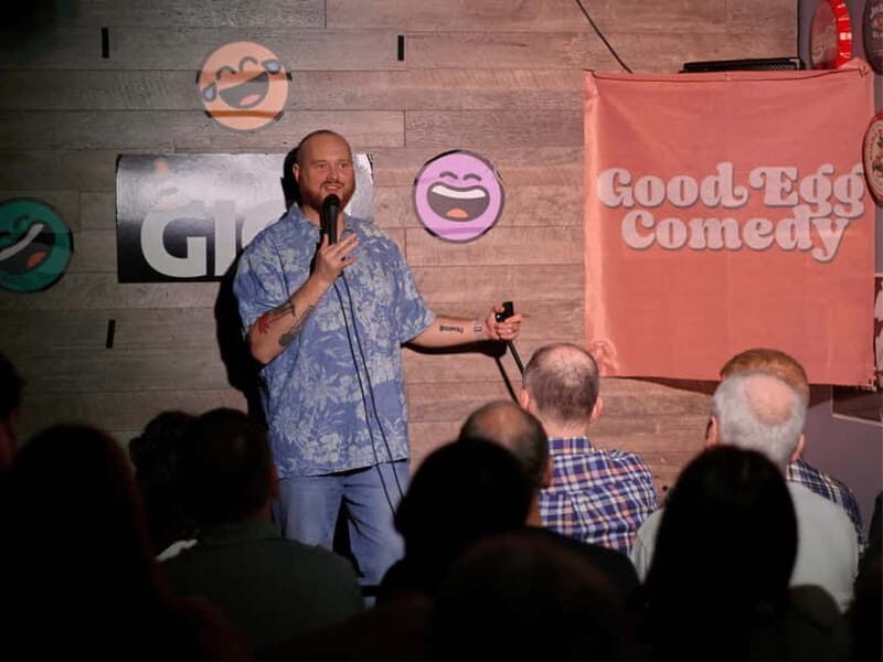 Glasgow: Scottish Comedy in an atmospheric Scottish venue! - The night’s schedule: bar time, comedy entry, and a realistic finish